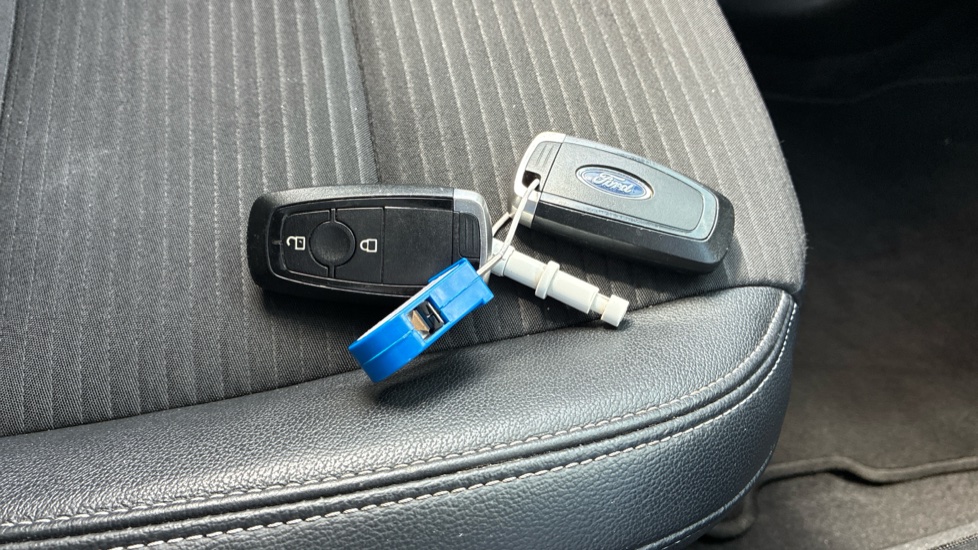 Ford Kuga 2.5 PHEV Titanium 5dr CVT Estate - Image 20