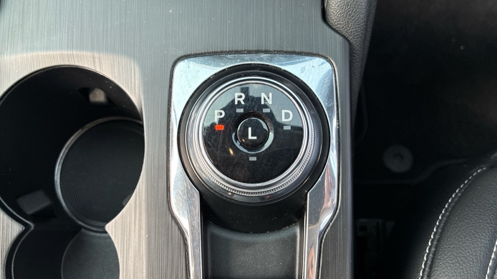 Ford Kuga 2.5 PHEV Titanium 5dr CVT Estate - Image 21