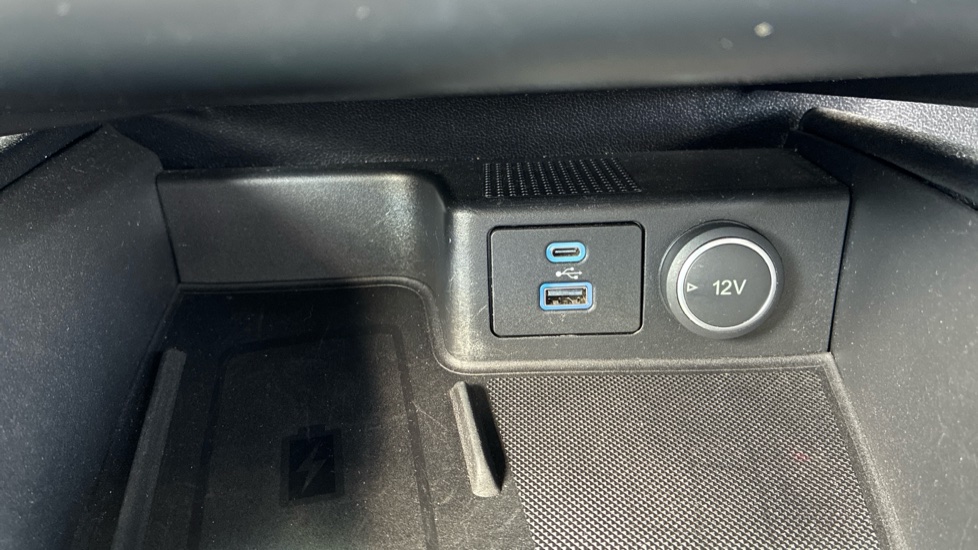 Ford Kuga 2.5 PHEV Titanium 5dr CVT Estate - Image 23
