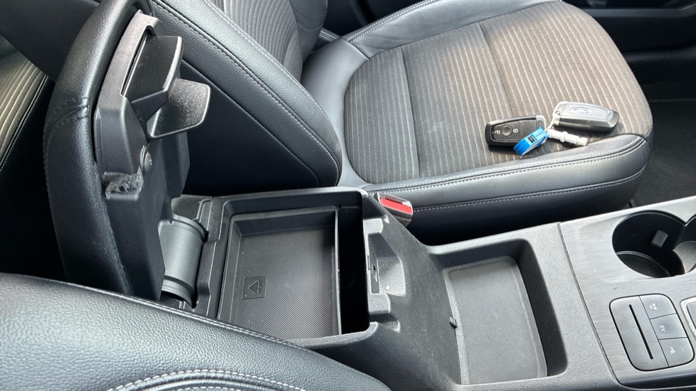 Ford Kuga 2.5 PHEV Titanium 5dr CVT Estate - Image 30