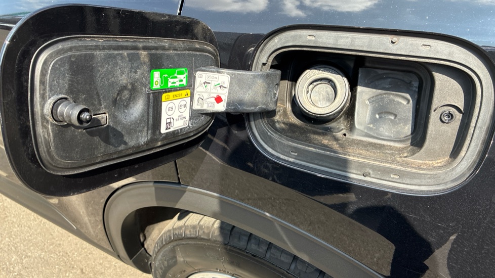 Ford Kuga 2.5 PHEV Titanium 5dr CVT Estate - Image 37