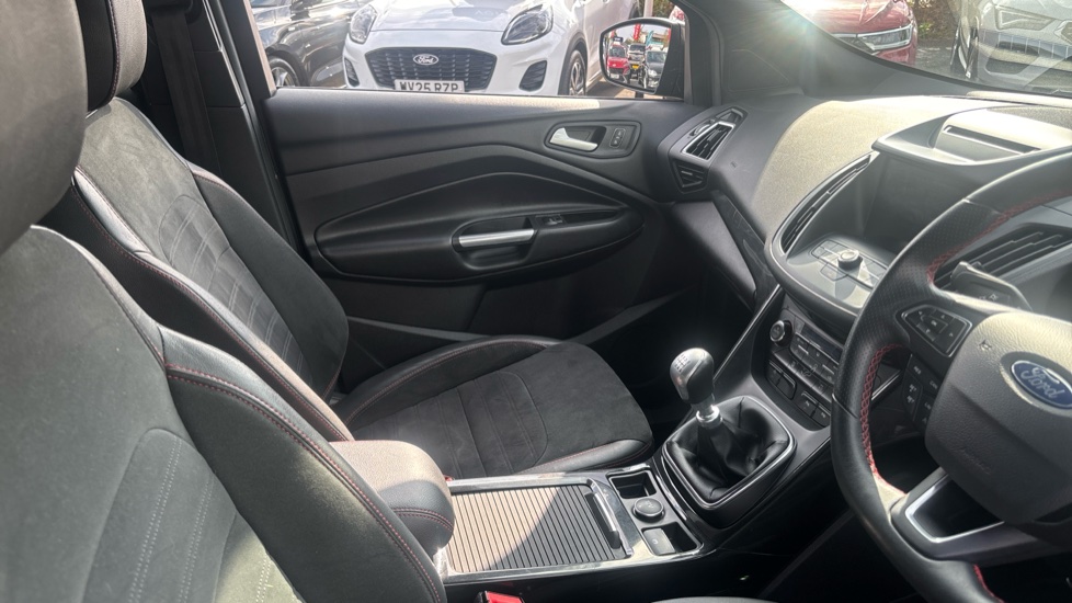 Ford Kuga 1.5 EcoBoost ST-Line 5dr 2WD Petrol Estate - Image 14