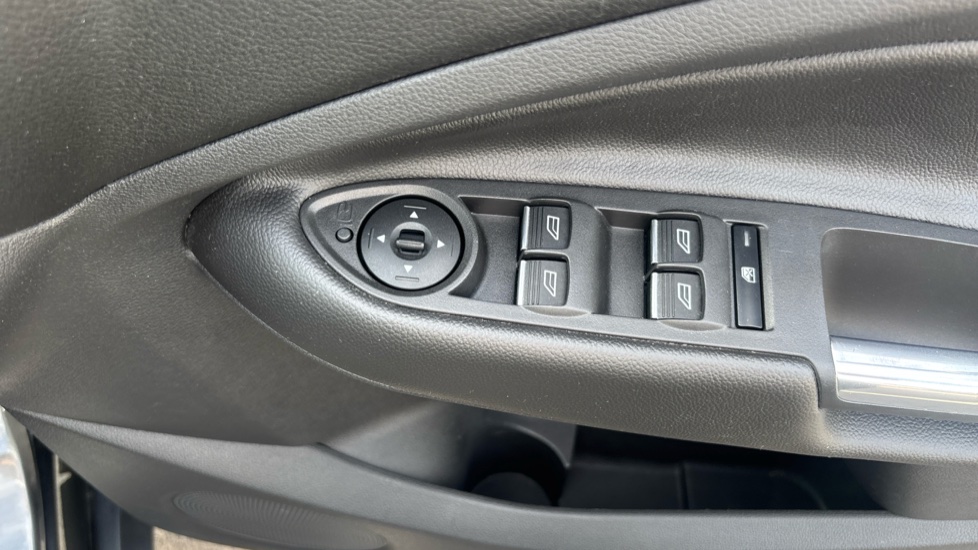 Ford Kuga 1.5 EcoBoost ST-Line 5dr 2WD Petrol Estate - Image 24
