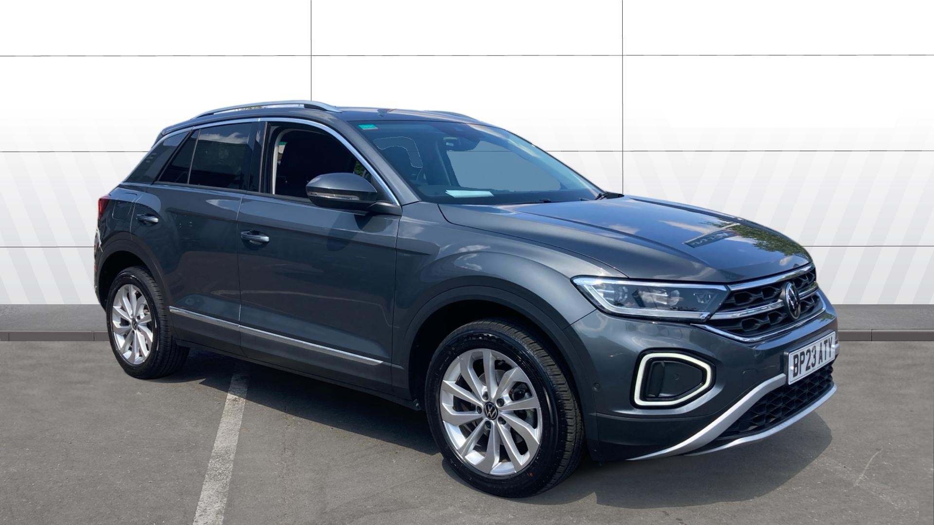 Volkswagen T-Roc listing photo