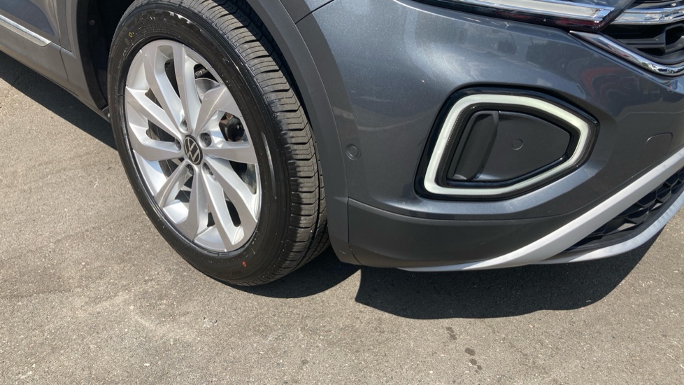 Volkswagen T-Roc 1.5 TSI Style 5dr DSG Petrol Hatchback - Image 25