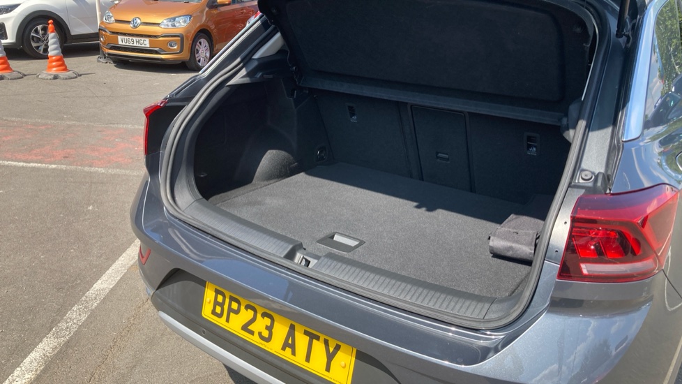 Volkswagen T-Roc 1.5 TSI Style 5dr DSG Petrol Hatchback - Image 32