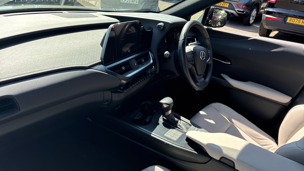 Lexus UX 250h 2.0 F-Sport Design 5dr CVT Hybrid Hatchback - Image 9