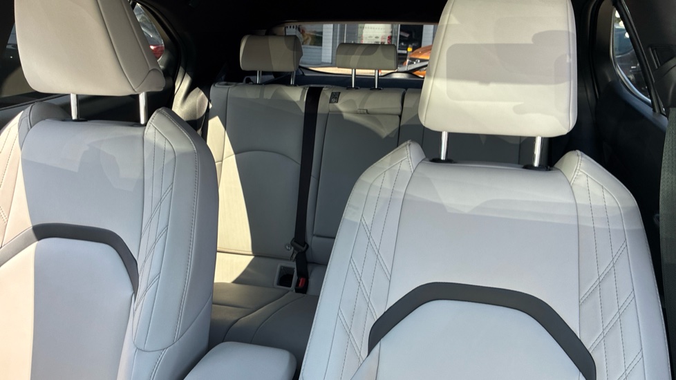 Lexus UX 250h 2.0 F-Sport Design 5dr CVT Hybrid Hatchback - Image 15