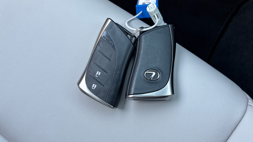 Lexus UX 250h 2.0 F-Sport Design 5dr CVT Hybrid Hatchback - Image 20