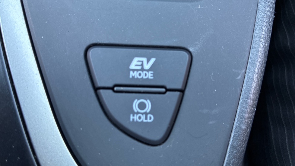 Lexus UX 250h 2.0 F-Sport Design 5dr CVT Hybrid Hatchback - Image 22
