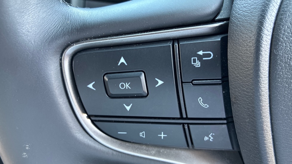 Lexus UX 250h 2.0 F-Sport Design 5dr CVT Hybrid Hatchback - Image 23
