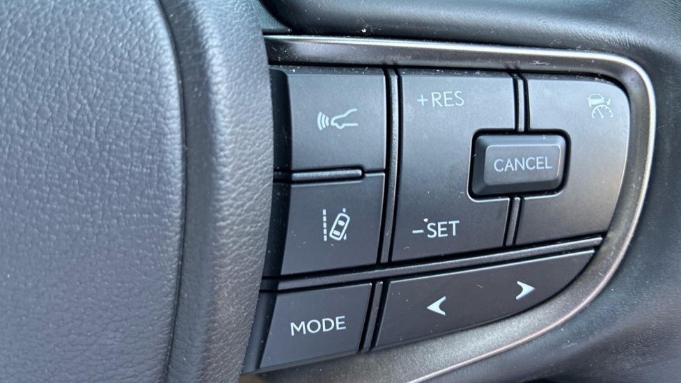 Lexus UX 250h 2.0 F-Sport Design 5dr CVT Hybrid Hatchback - Image 24