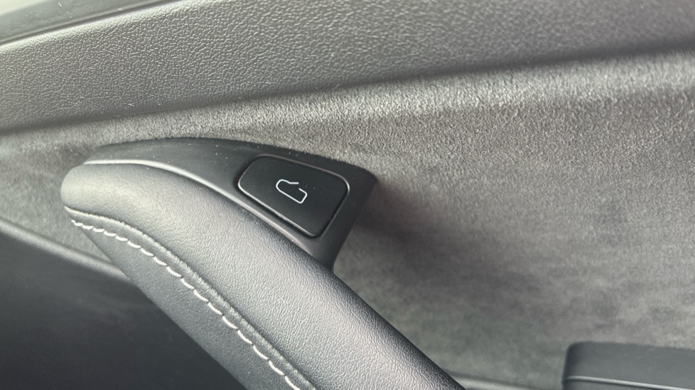 Tesla Model Y Long Range AWD 5dr Auto Electric Hatchback - Image 25