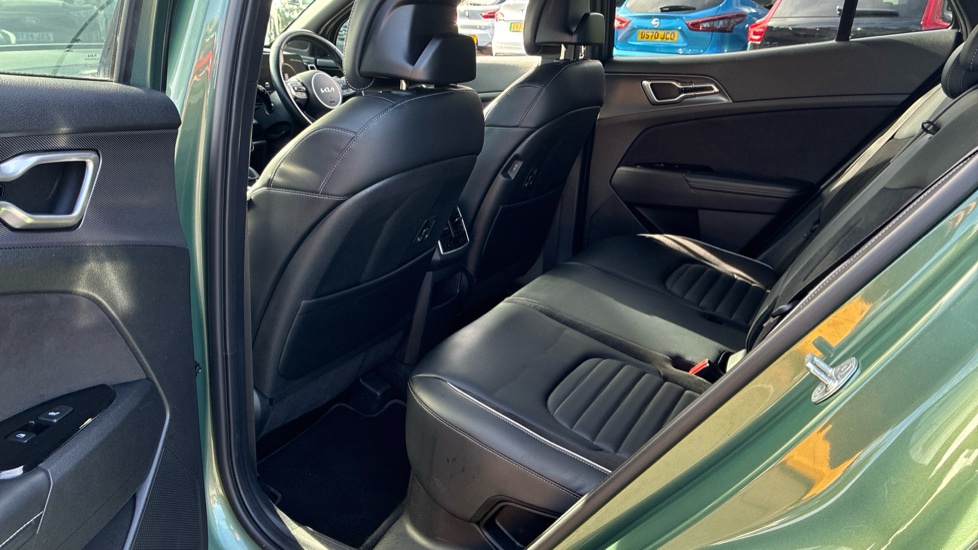 Kia Sportage 1.6T GDi HEV GT-Line S 5dr Auto Hybrid Estate - Image 16