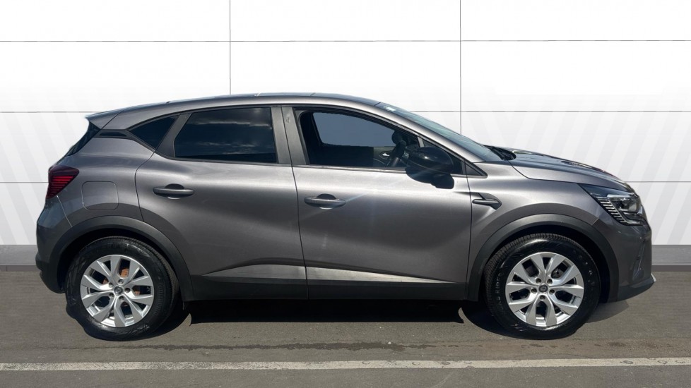 Renault Captur 1.3 TCE 140 Iconic 5dr Petrol Hatchback - Image 5