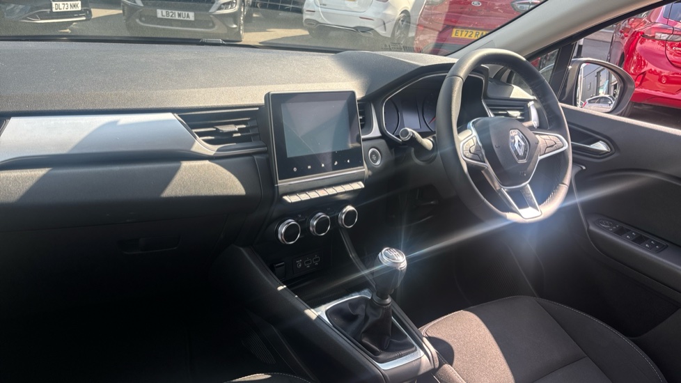 Renault Captur 1.3 TCE 140 Iconic 5dr Petrol Hatchback - Image 9
