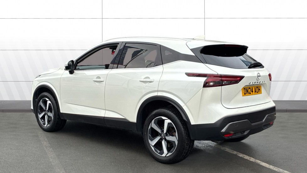 Nissan Qashqai 1.3 DiG-T MH N-Connecta 5dr Petrol Hatchback - Image 2