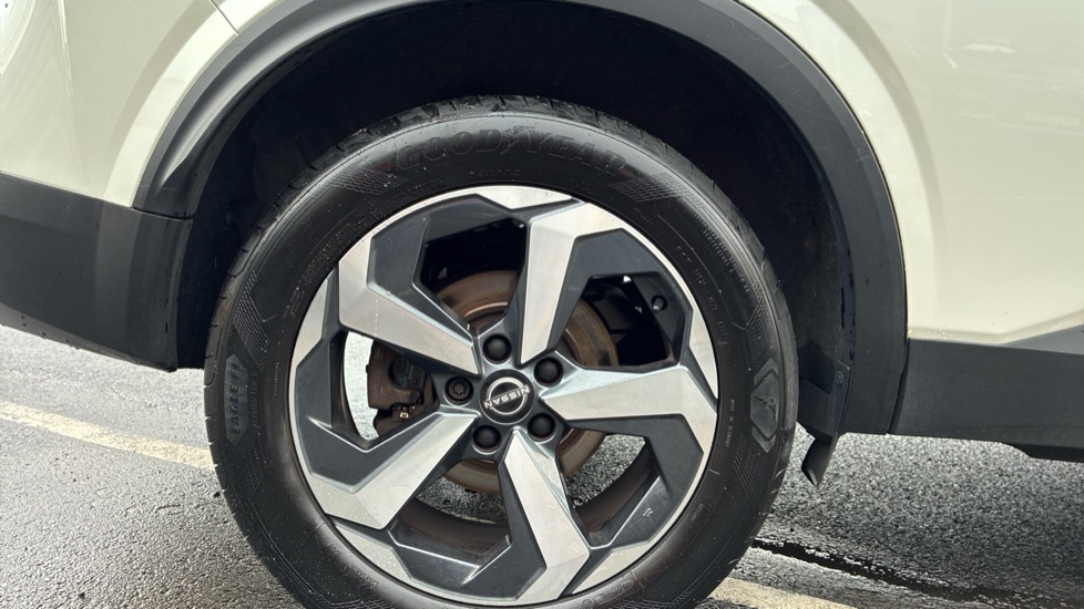 Nissan Qashqai 1.3 DiG-T MH N-Connecta 5dr Petrol Hatchback - Image 7
