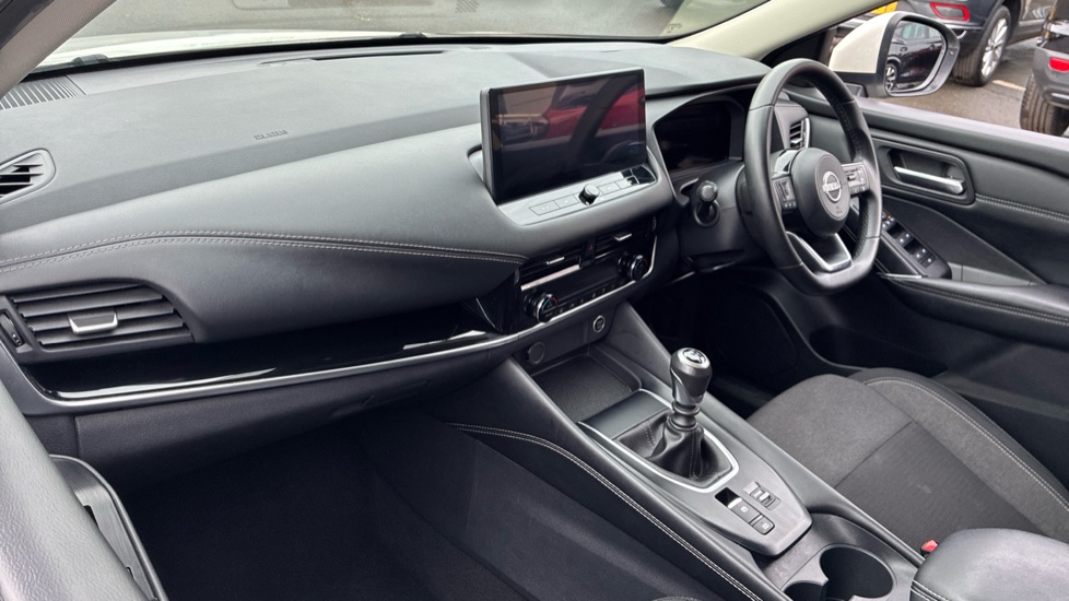 Nissan Qashqai 1.3 DiG-T MH N-Connecta 5dr Petrol Hatchback - Image 9