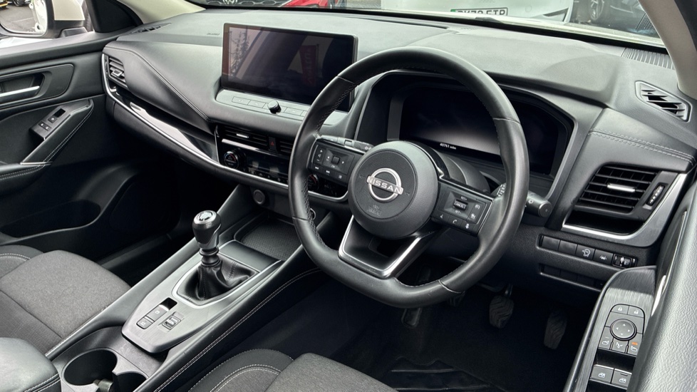 Nissan Qashqai 1.3 DiG-T MH N-Connecta 5dr Petrol Hatchback - Image 11