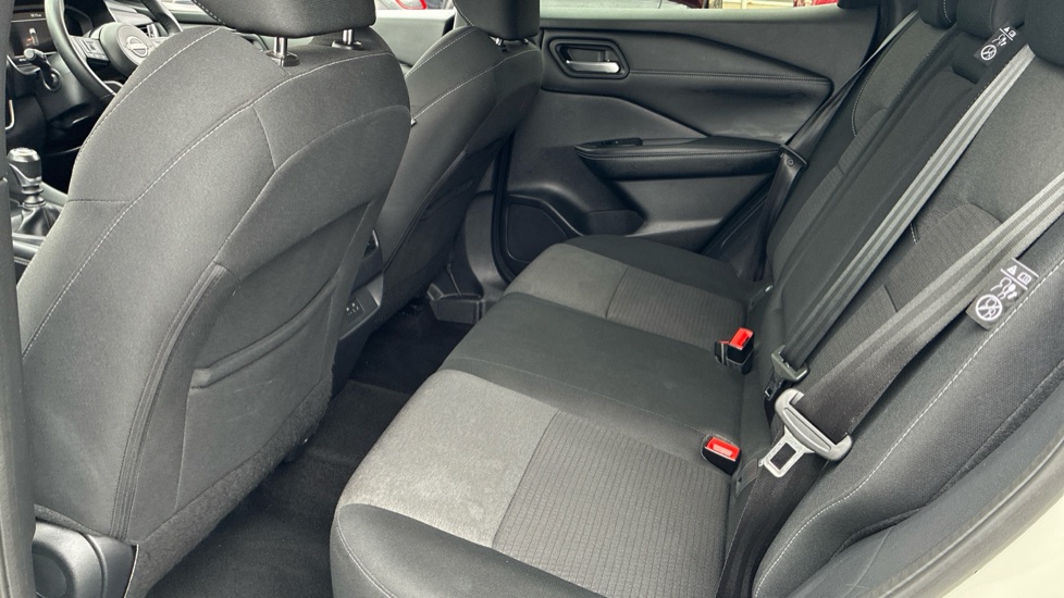 Nissan Qashqai 1.3 DiG-T MH N-Connecta 5dr Petrol Hatchback - Image 16