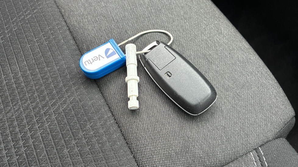Nissan Qashqai 1.3 DiG-T MH N-Connecta 5dr Petrol Hatchback - Image 20