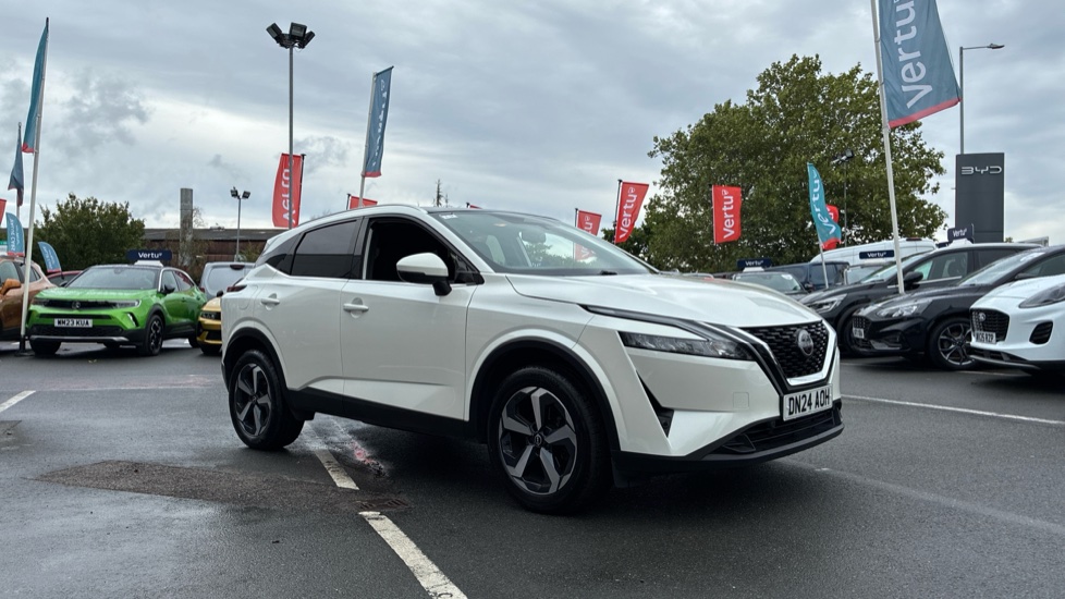 Nissan Qashqai 1.3 DiG-T MH N-Connecta 5dr Petrol Hatchback - Image 21