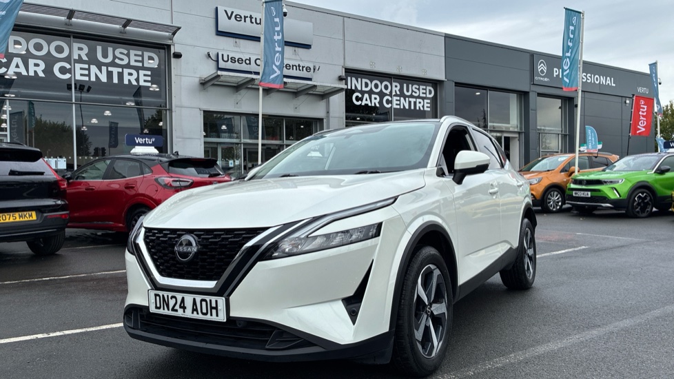 Nissan Qashqai 1.3 DiG-T MH N-Connecta 5dr Petrol Hatchback - Image 22