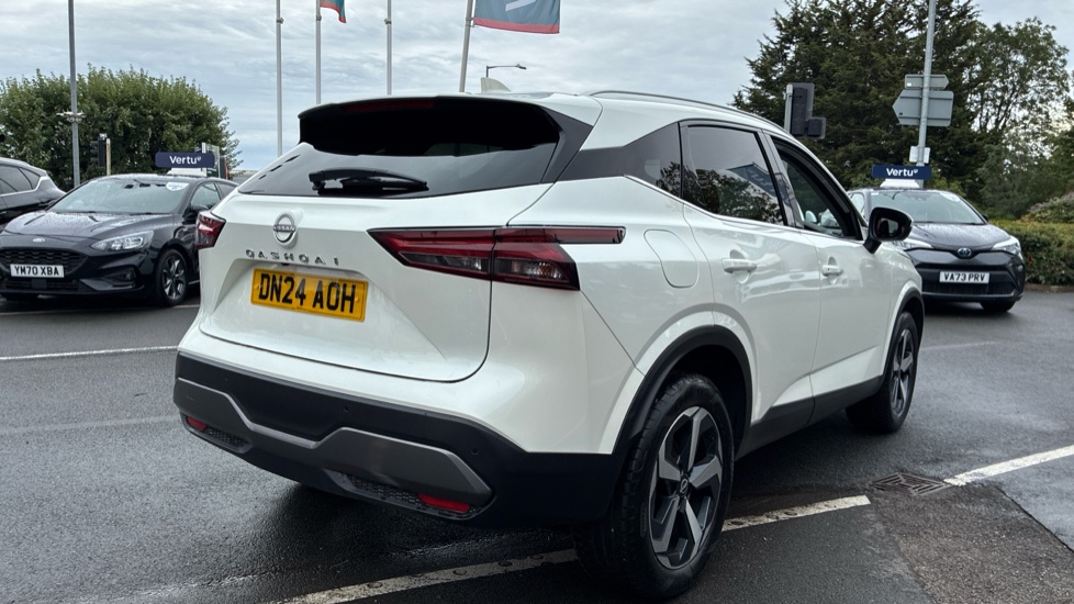 Nissan Qashqai 1.3 DiG-T MH N-Connecta 5dr Petrol Hatchback - Image 24