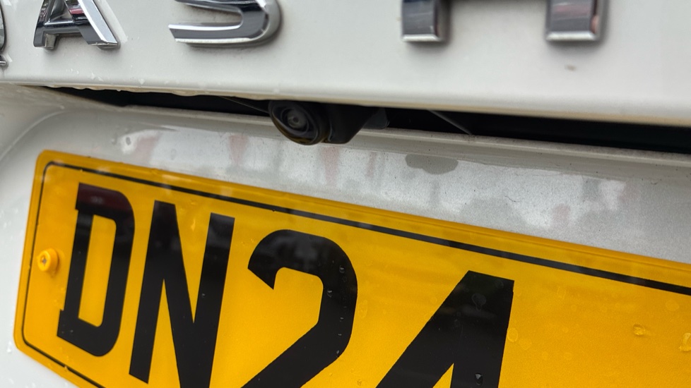 Nissan Qashqai 1.3 DiG-T MH N-Connecta 5dr Petrol Hatchback - Image 26