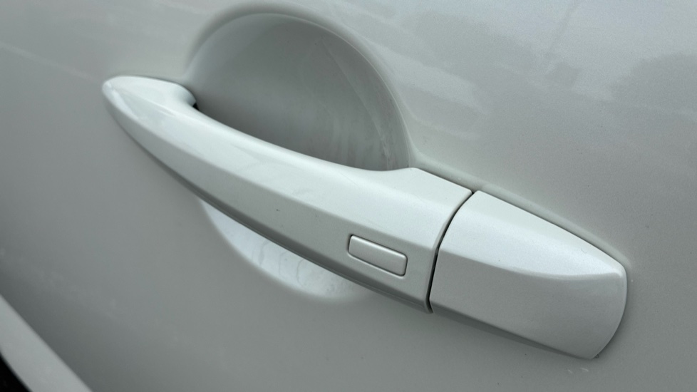 Nissan Qashqai 1.3 DiG-T MH N-Connecta 5dr Petrol Hatchback - Image 27