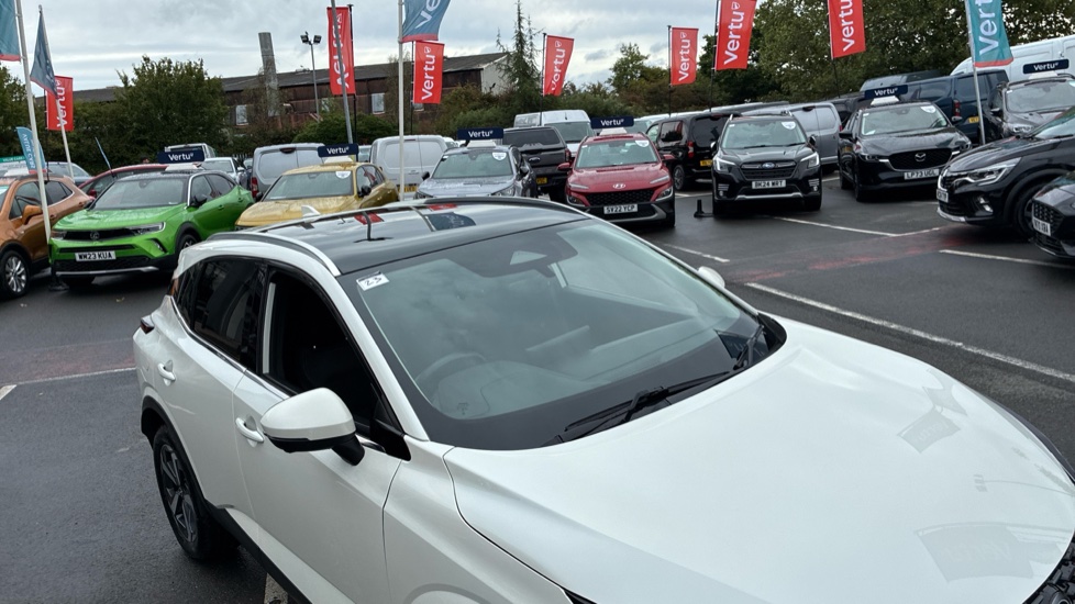 Nissan Qashqai 1.3 DiG-T MH N-Connecta 5dr Petrol Hatchback - Image 28