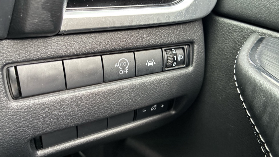 Nissan Qashqai 1.3 DiG-T MH N-Connecta 5dr Petrol Hatchback - Image 34