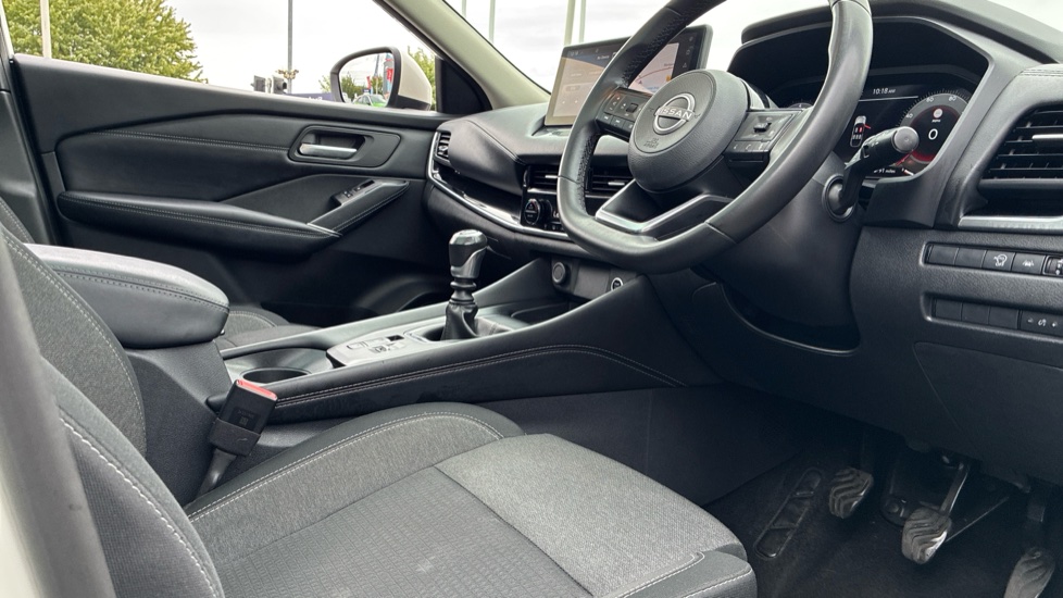 Nissan Qashqai 1.3 DiG-T MH N-Connecta 5dr Petrol Hatchback - Image 41