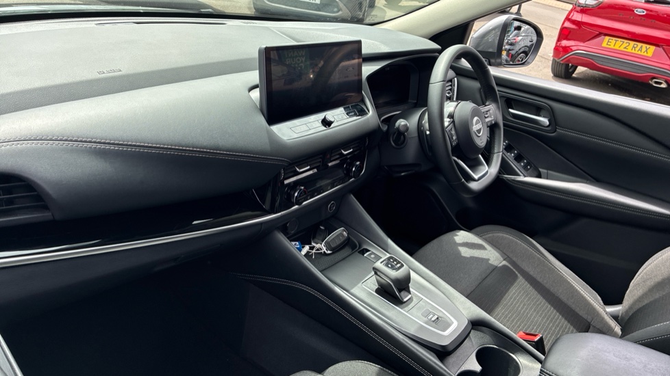 Nissan Qashqai 1.3 DiG-T MH 158 N-Connecta 5dr Xtronic Petrol Hatchback - Image 9
