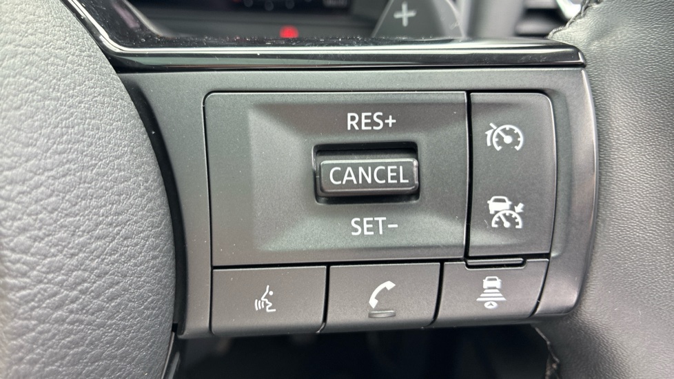 Nissan Qashqai 1.3 DiG-T MH 158 N-Connecta 5dr Xtronic Petrol Hatchback - Image 22