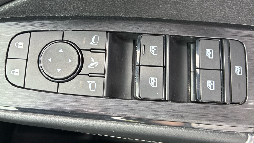 Nissan Qashqai 1.3 DiG-T MH 158 N-Connecta 5dr Xtronic Petrol Hatchback - Image 23