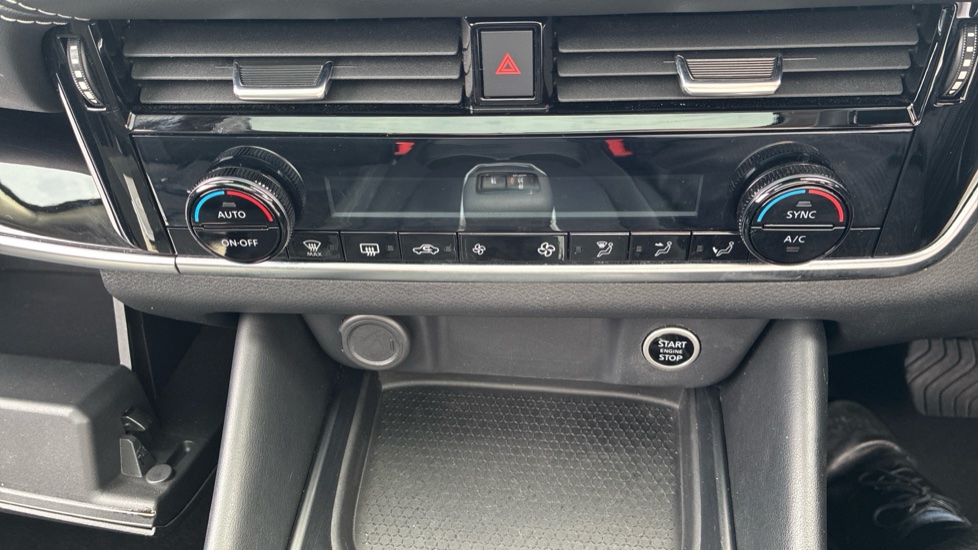Nissan Qashqai 1.3 DiG-T MH 158 N-Connecta 5dr Xtronic Petrol Hatchback - Image 29