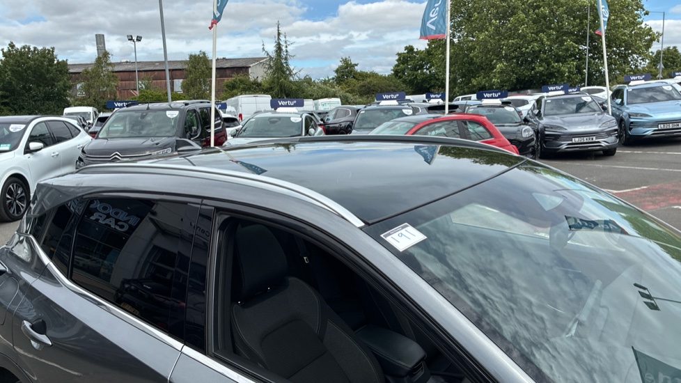 Nissan Qashqai 1.3 DiG-T MH 158 N-Connecta 5dr Xtronic Petrol Hatchback - Image 32