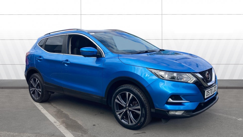 Nissan Qashqai 1.3 DiG-T N-Connecta 5dr [Glass Roof Pack] Petrol Hatchback - Image 1