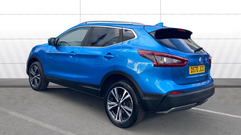 Nissan Qashqai 1.3 DiG-T N-Connecta 5dr [Glass Roof Pack] Petrol Hatchback - Image 2