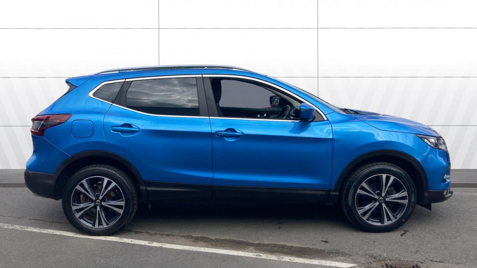 Nissan Qashqai 1.3 DiG-T N-Connecta 5dr [Glass Roof Pack] Petrol Hatchback - Image 5