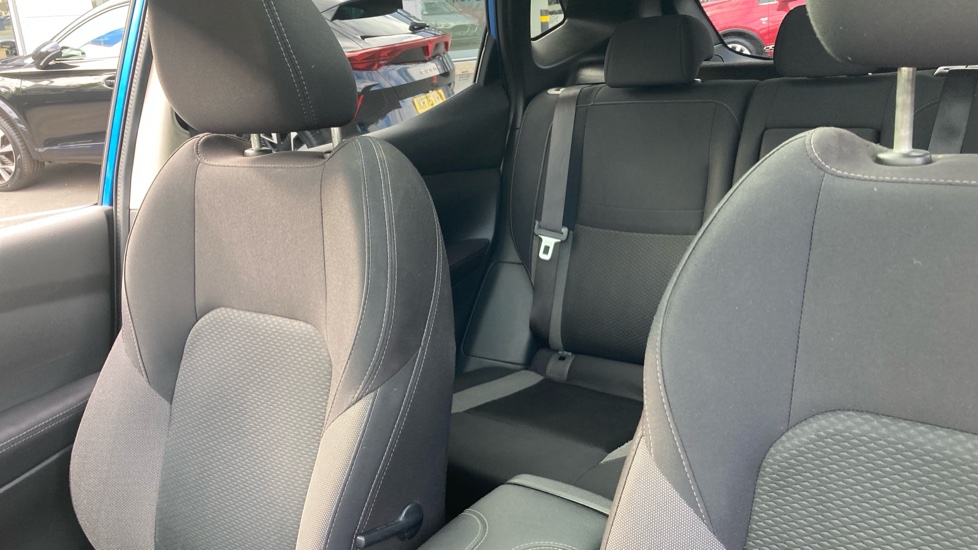 Nissan Qashqai 1.3 DiG-T N-Connecta 5dr [Glass Roof Pack] Petrol Hatchback - Image 15