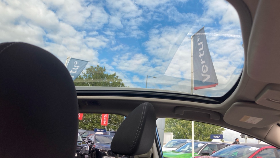 Nissan Qashqai 1.3 DiG-T N-Connecta 5dr [Glass Roof Pack] Petrol Hatchback - Image 23