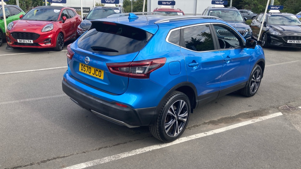 Nissan Qashqai 1.3 DiG-T N-Connecta 5dr [Glass Roof Pack] Petrol Hatchback - Image 30