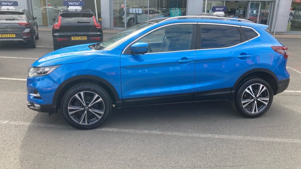 Nissan Qashqai 1.3 DiG-T N-Connecta 5dr [Glass Roof Pack] Petrol Hatchback - Image 31
