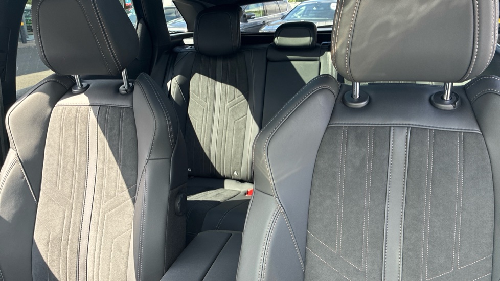 Peugeot 3008 1.6 Hybrid 225 GT Premium 5dr e-EAT8 Estate - Image 15
