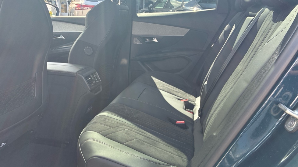 Peugeot 3008 1.6 Hybrid 225 GT Premium 5dr e-EAT8 Estate - Image 16