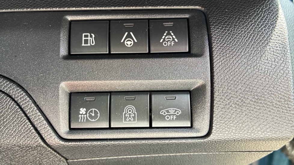 Peugeot 3008 1.6 Hybrid 225 GT Premium 5dr e-EAT8 Estate - Image 33