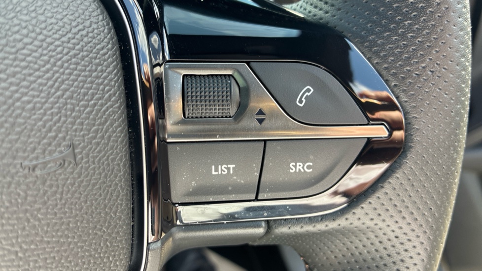 Peugeot 3008 1.6 Hybrid 225 GT Premium 5dr e-EAT8 Estate - Image 35
